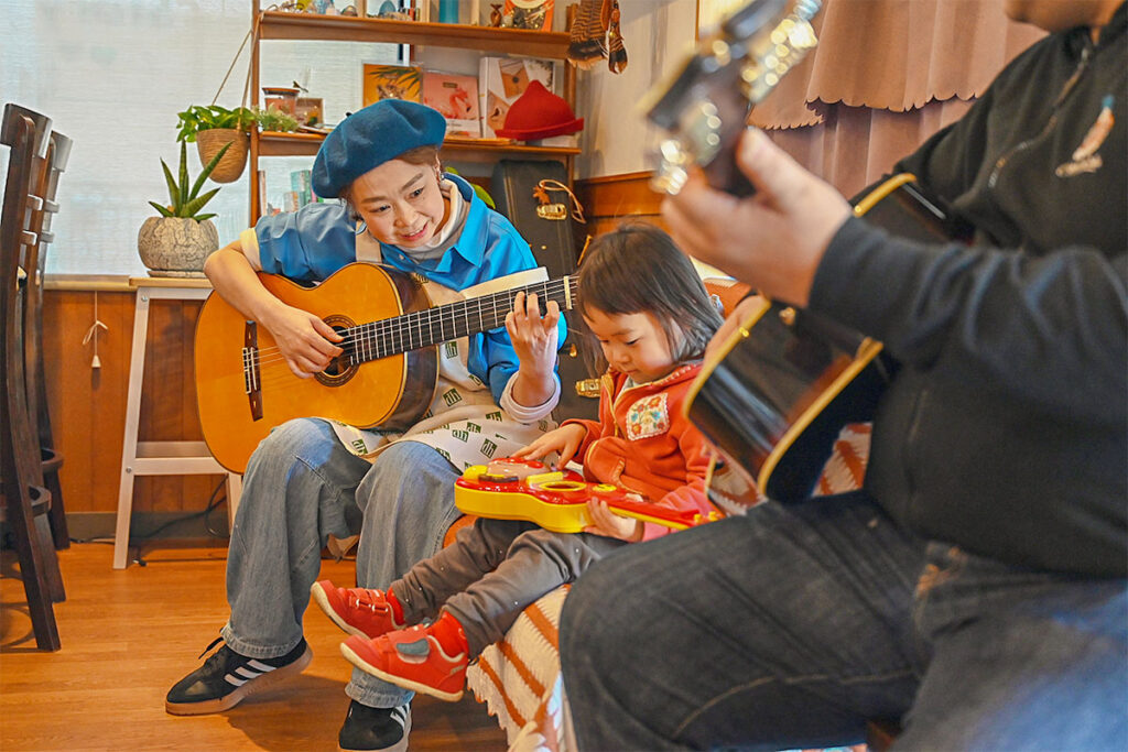 こどもも大人も楽しめる遊び場のような空間